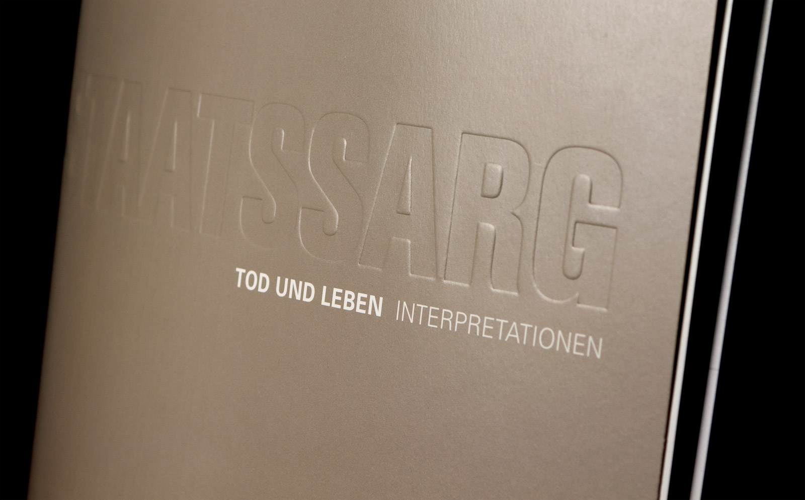 Gestaltung eines Katalogs für die Ausstellung Basler Staatssarg OKE
